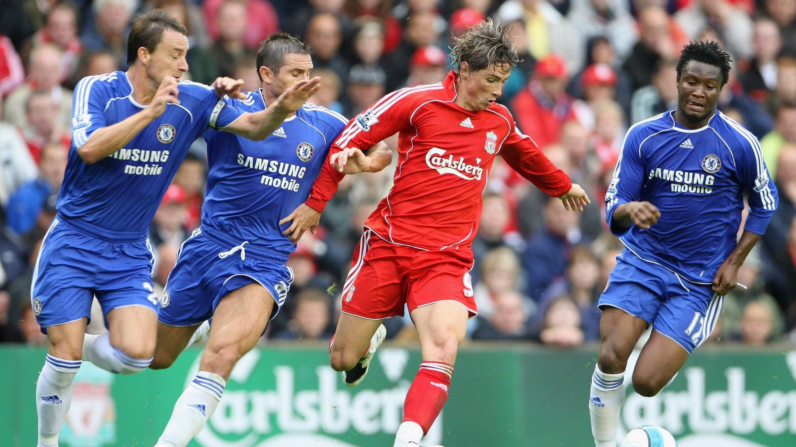 国际赛事火热进行,豪门球队展开激烈对抗,各国联赛豪门