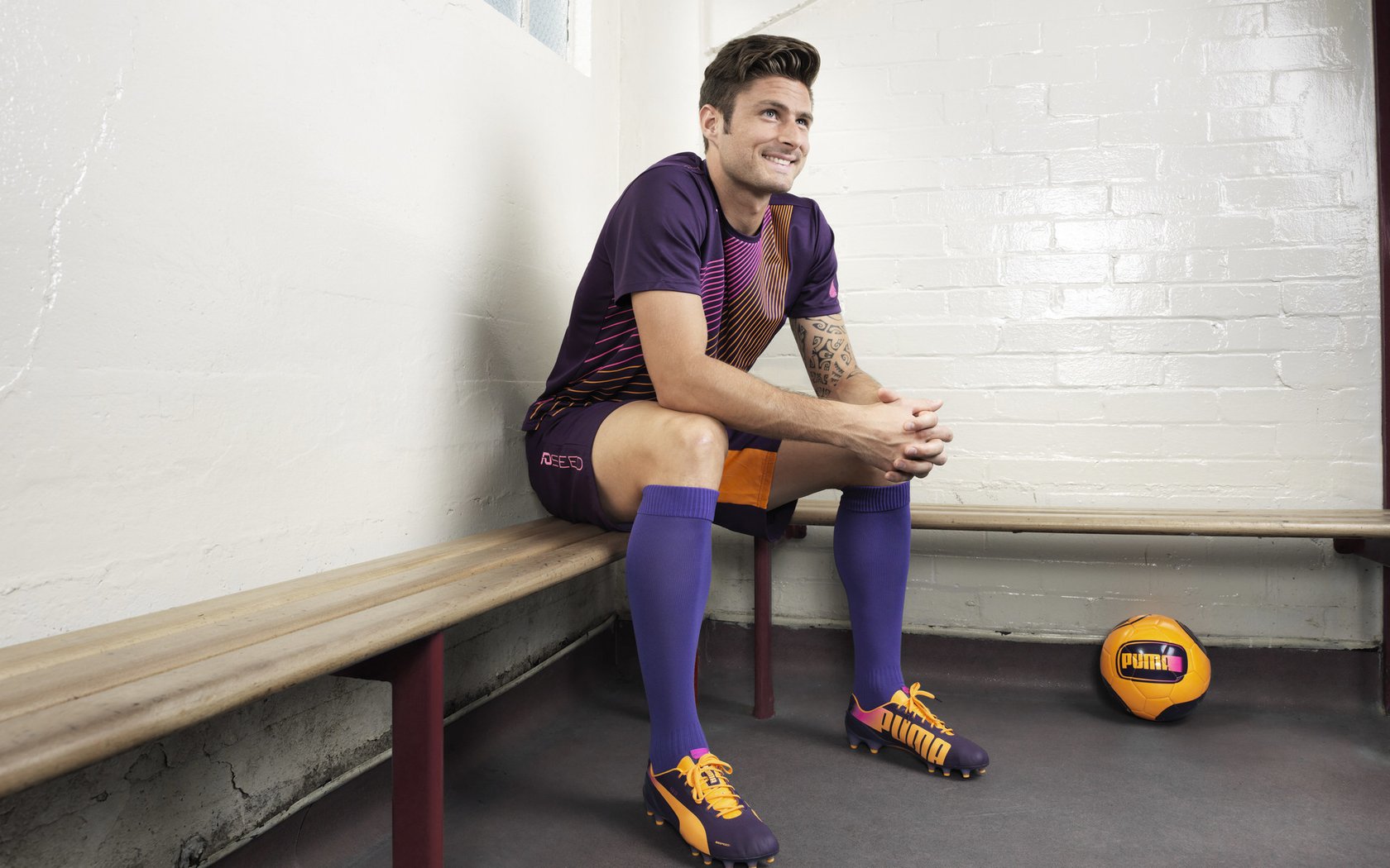 意大利足球俱乐部发起球迷团结活动，壮大队伍，意大利足球队集体照